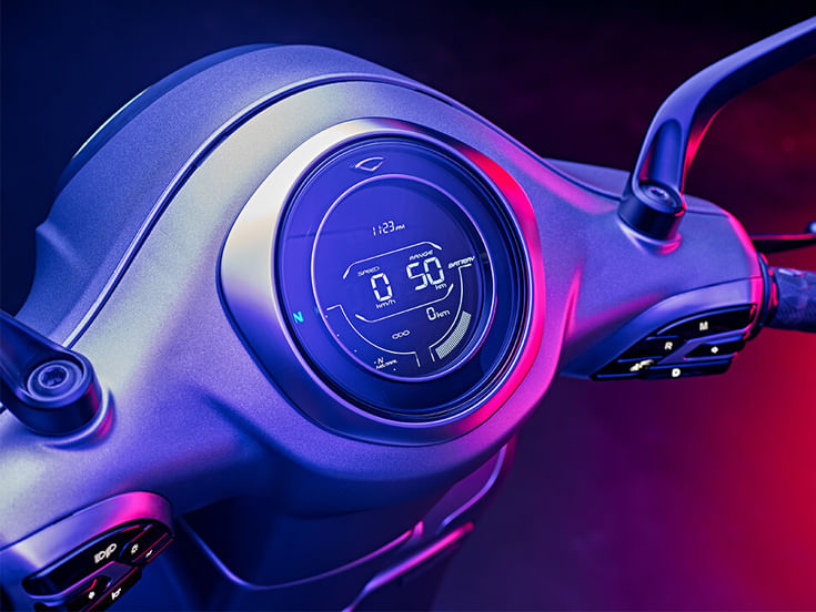 Bajaj has equipped the new Chetak with a fully digital instrument cluster that will display a host of information, but it isn’t a premium TFT unit as seen on the Ather scooter.