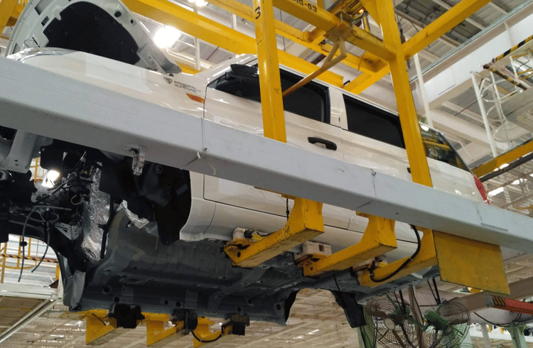 Mahindra Says April Output Hit by Supplier Shortfalls, Expects Recovery in May Mahindra Says April Output Hit by Supplier Shortfalls, Expects Recovery in May