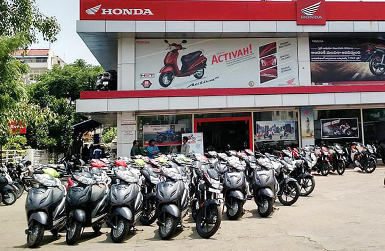 Garage Kolkata Two Wheeler Mechanic Near Me Honda Sells 21,000