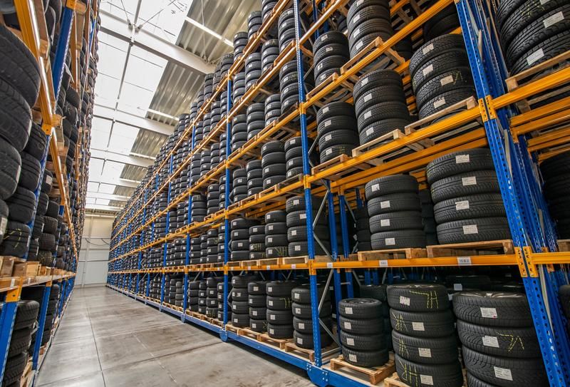 Geopolitical Tensions to Container Backlogs: Managing Modern Auto Supply Risks