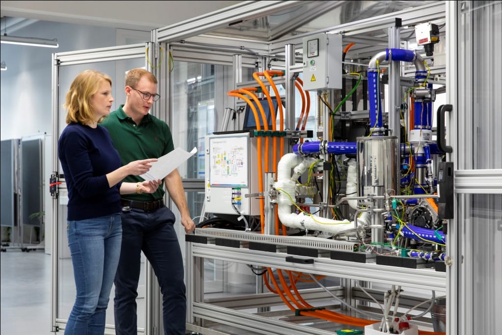 Bosch to work on large-scale production of fuel cells for trucks and cars with Powercell