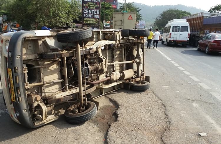 113,490 passenger vehicles were involved in road crashes during 2018, resulting in 30,811 deaths and injuring 123,517 people. 113,490 passenger vehicles were involved in road crashes during 2018, resulting in 30,811 deaths and injuring 123,517 people.