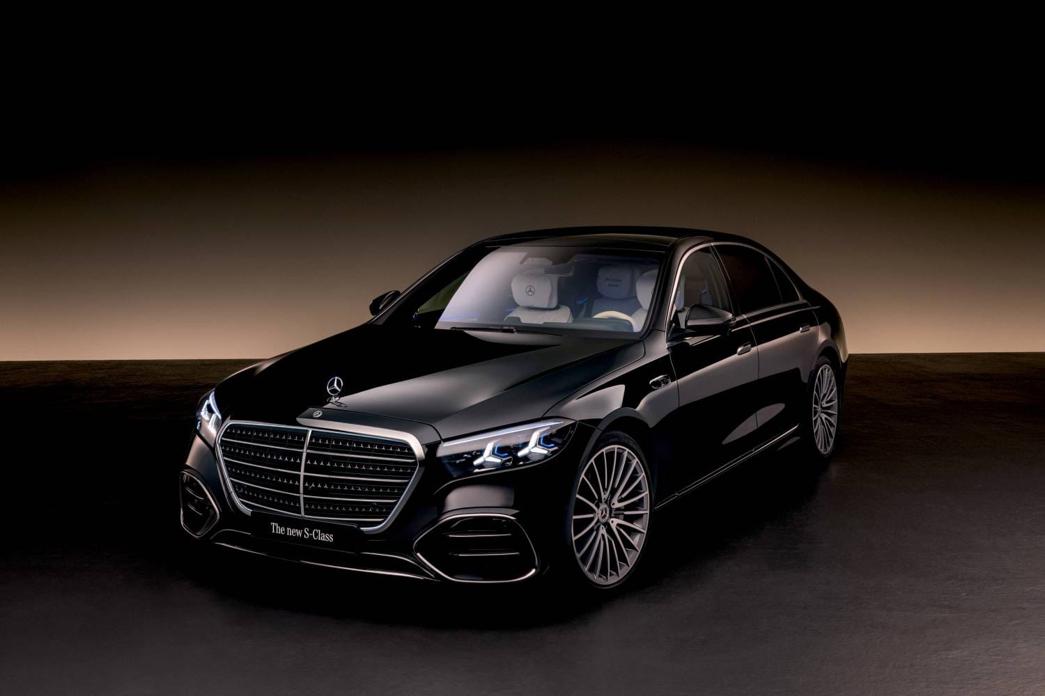 Mercedes-Benz Unveils Comprehensively Updated S-Class with Illuminated Star and AI-Powered Features