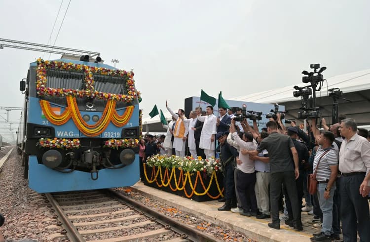 Maruti Suzuki's Manesar Railway Siding Reaches 1 Lakh Vehicle Dispatches in Nine Months Maruti Suzuki's Manesar Railway Siding Reaches 1 Lakh Vehicle Dispatches in Nine Months