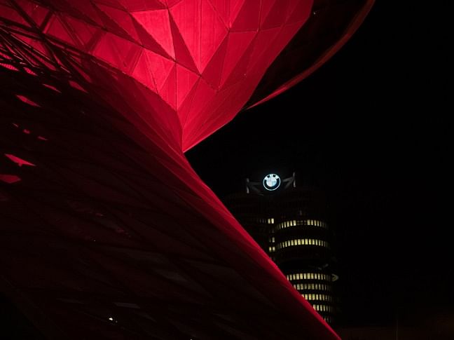 BMW opens Welt museum for all visitors, symbolic light to show sign of confidence