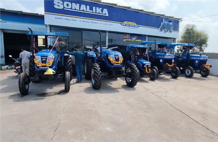 Sonalika Tractor Distributor Sets Guinness World Record in Bangladesh
