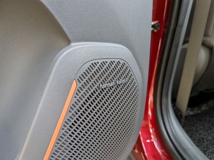 Higher trims get an 8-speaker Harman Kardon audio setup that complements the high-definition IVI display and offers advanced settings for sound output.