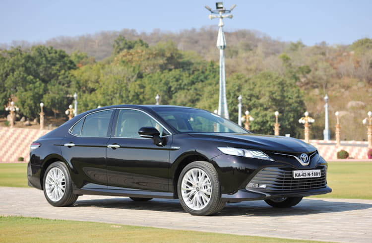 New Toyota Camry Hybrid gets over 400 bookings | Autocar Professional