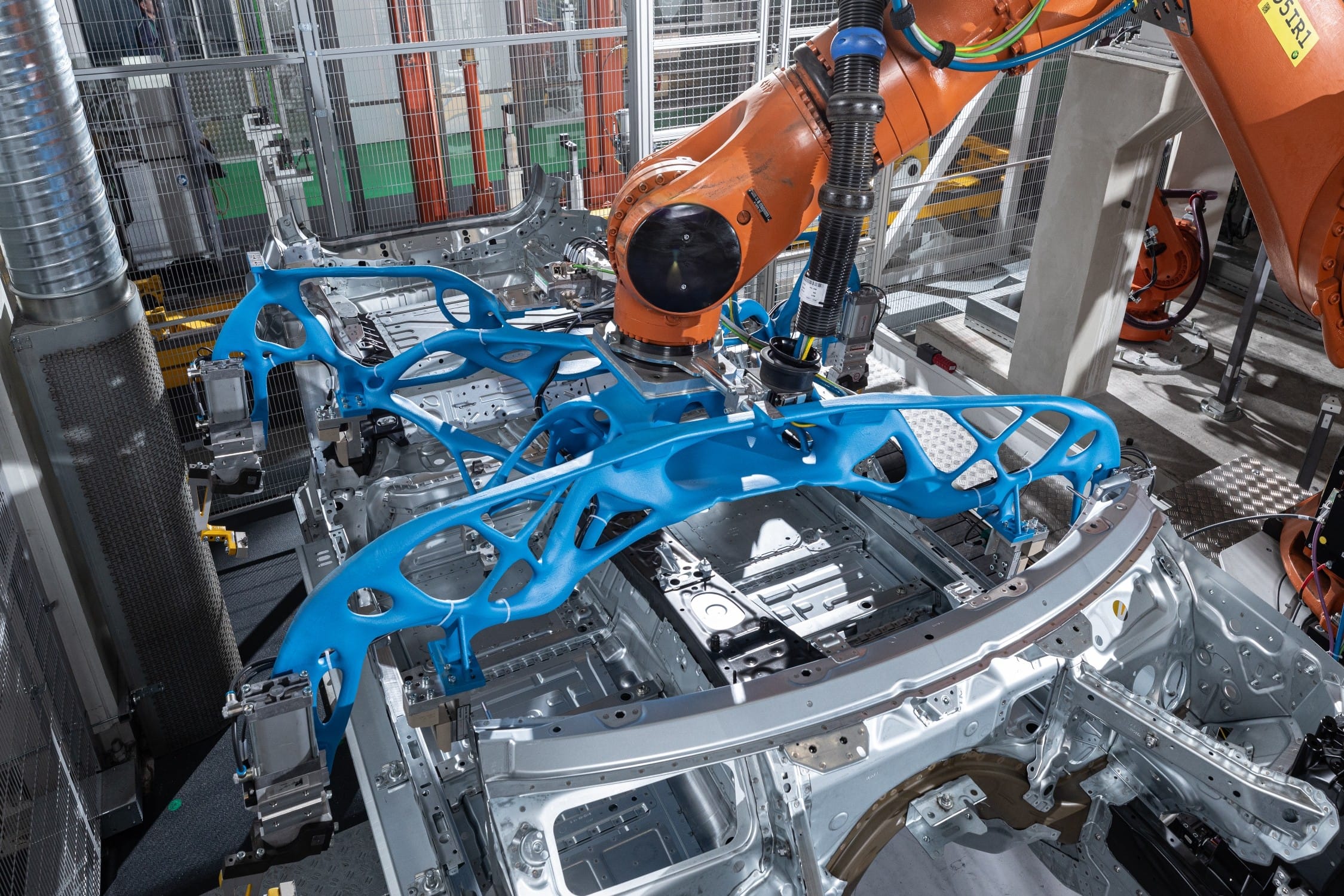 BMW Group expands use of 3D-printed, customised robot grippers