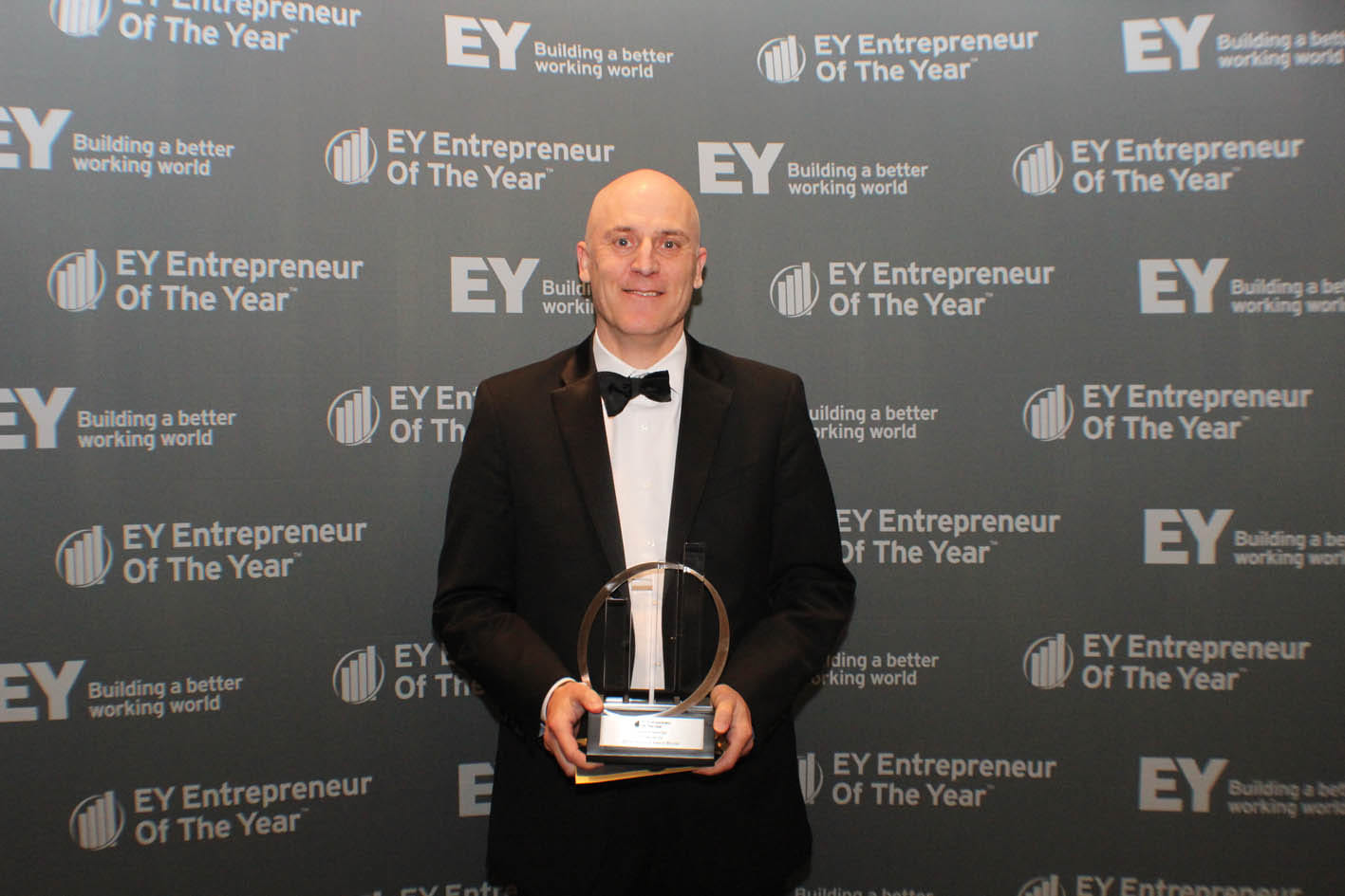 BorgWarner president and CEO bags EY Entrepreneur of the Year 2014 award