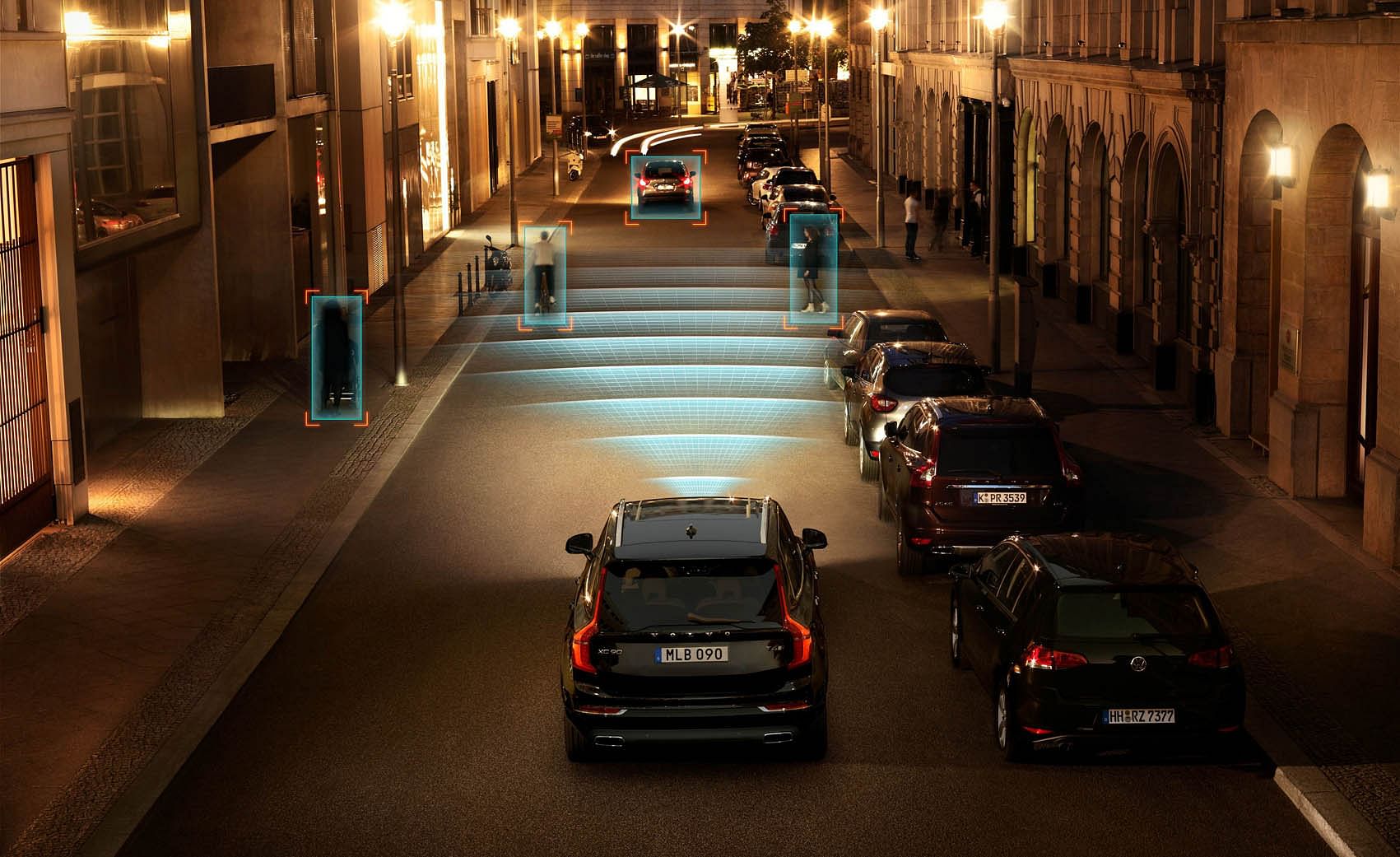 150050-the-all-new-volvo-xc90-city-safety-in-darkness 150050-the-all-new-volvo-xc90-city-safety-in-darkness