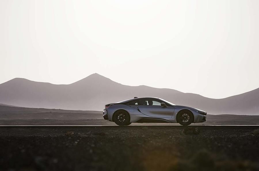 BMW i8 Roadster unveiled with 369bhp | Autocar Professional