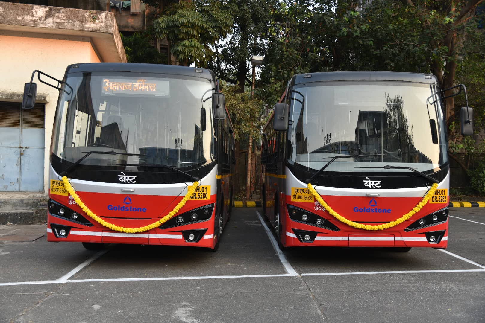 Goldstone Infratech delivers 4 e-buses to BEST