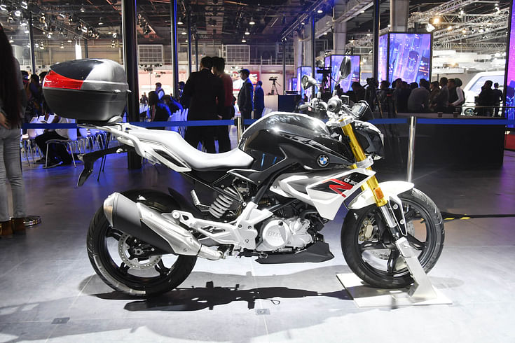 The G 310 R weighs 158kg and is powered by a 313cc, single-cylinder engine with twin-overhead camshafts that develops 33.6hp and 28Nm of torque.