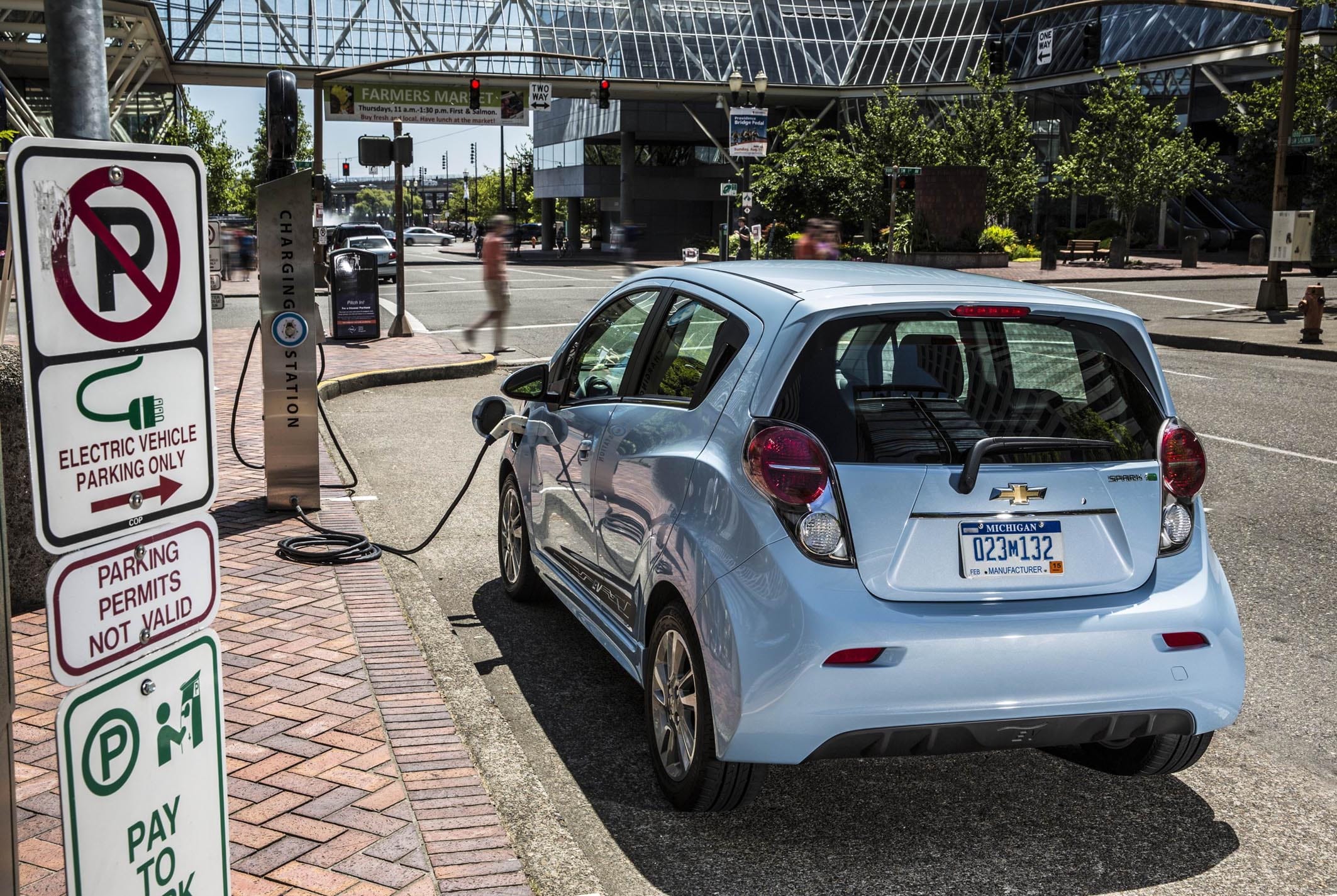 GM teams up with EV industry in the US to develop smart grid