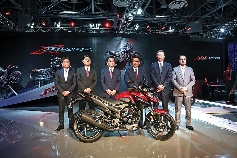 the-brand-new-stylish-motorycle-honda-x-blade-unveiled