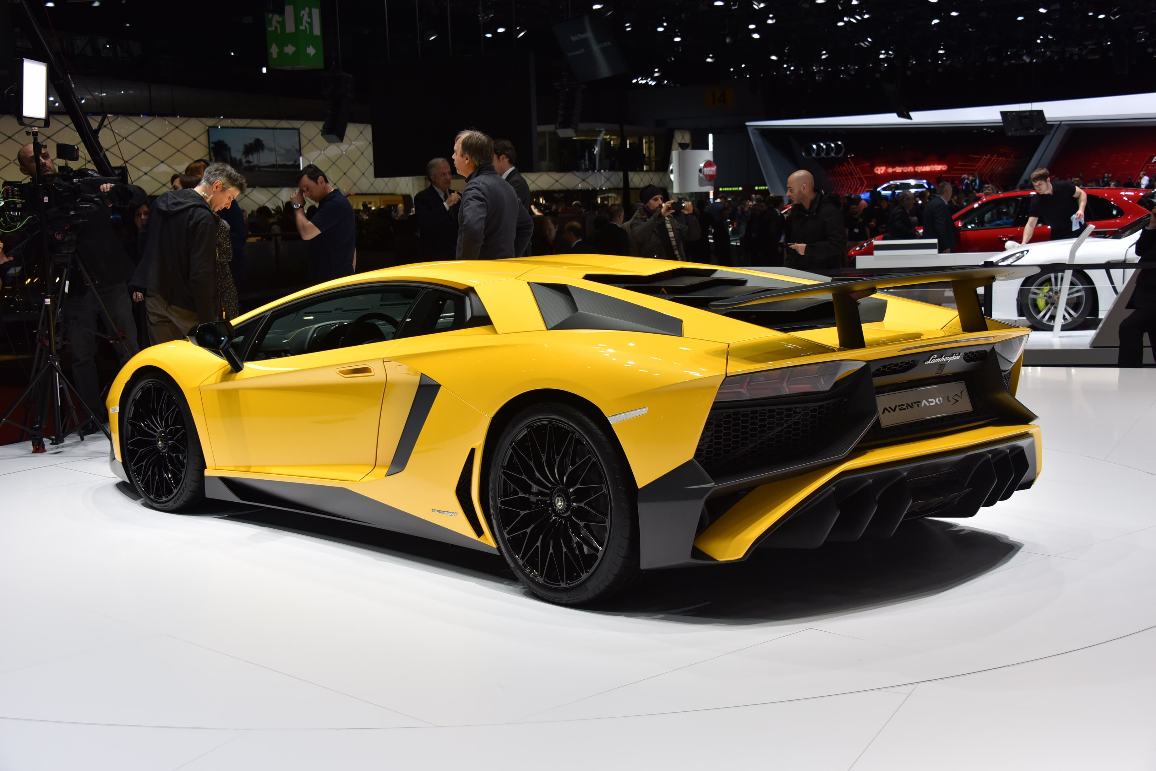 Geneva Motor Show: Lamborghini Aventador Super Veloce - 0-100kph