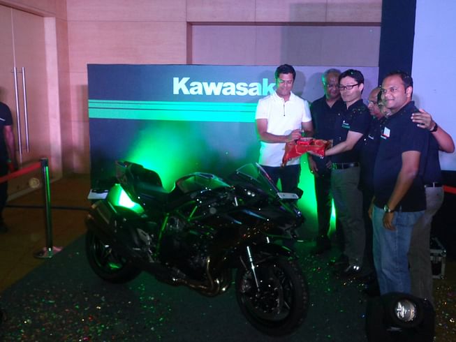 Handing over keys to first customers by Shigeto Nishikawa, deputy managing director, India Kawasaki Motors