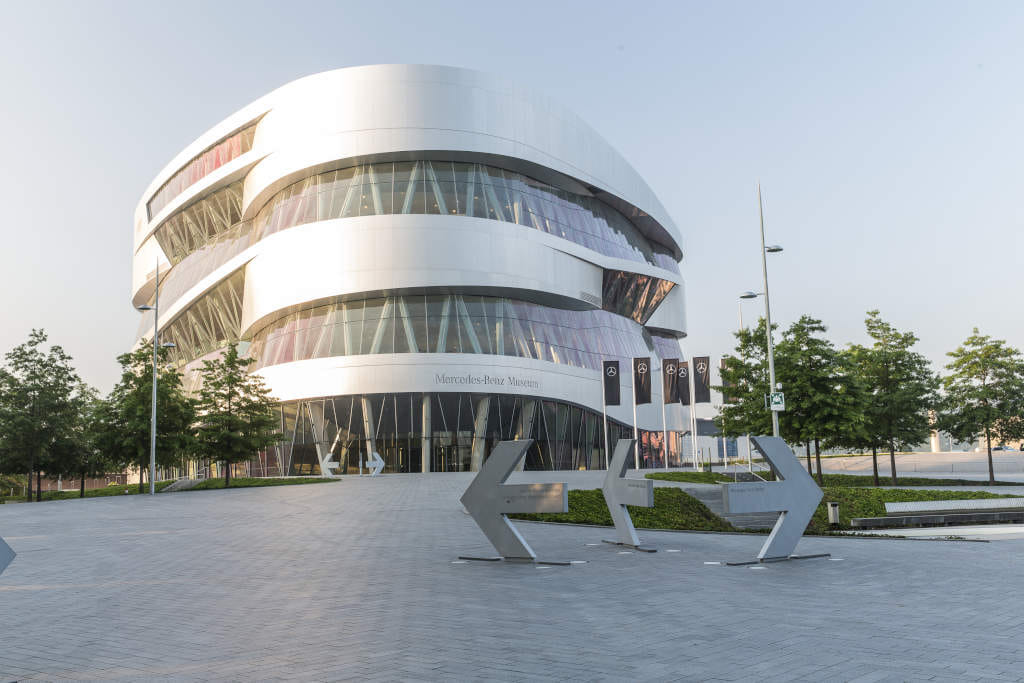 Mercedes-Benz congratulates BMW on its centenary with a special offer