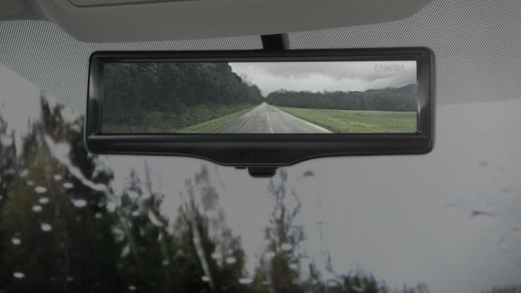 Nissan develops ‘Smart’ rearview mirror with built-in LCD monitor