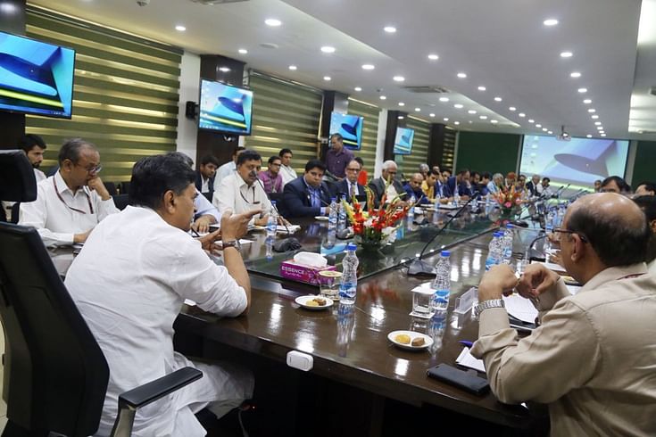 R K Singh, Union Minister of State (IC), Power and New &amp; Renewable Energy with Industry representatives.