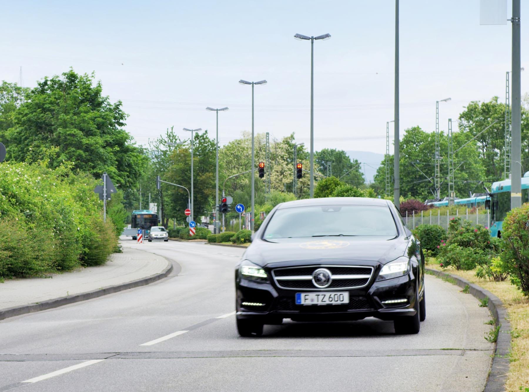 Innovative camera monitor system replaces wing and interior mirrors