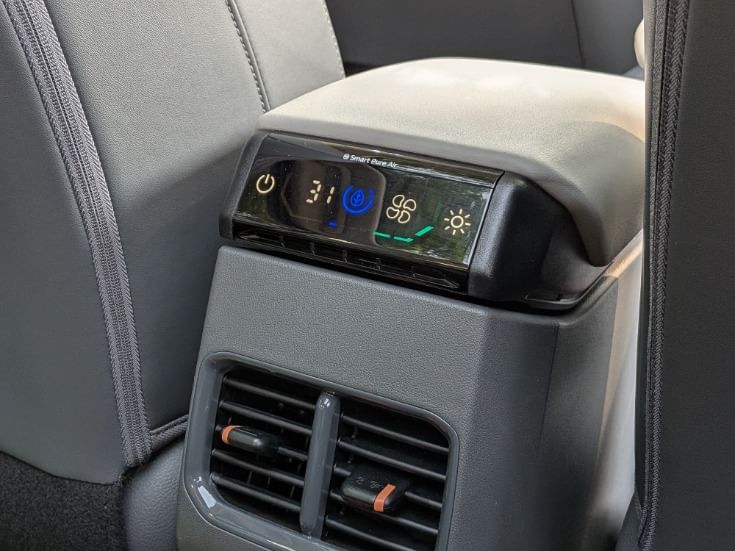 In-cabin air purifier with a replaceable HEPA filter cleanses the interior by trapping fine dust, hair, and pollen impurities.