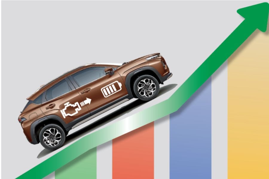 Auto Giants Explore Hybrid Strategy as EVs Hit Speed Bumps