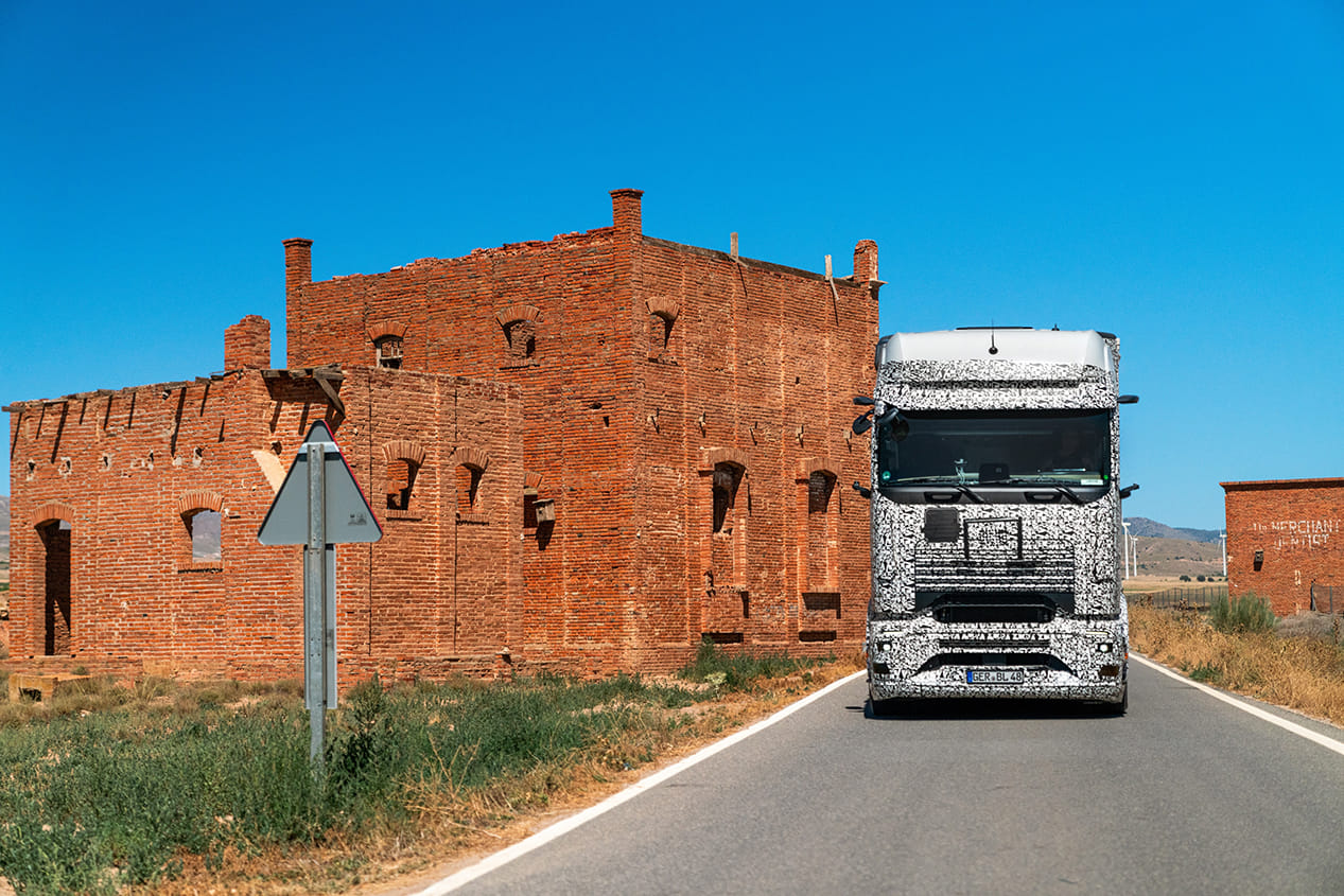 Mercedes-Benz tests eActros 600 in 44 deg C in Spain