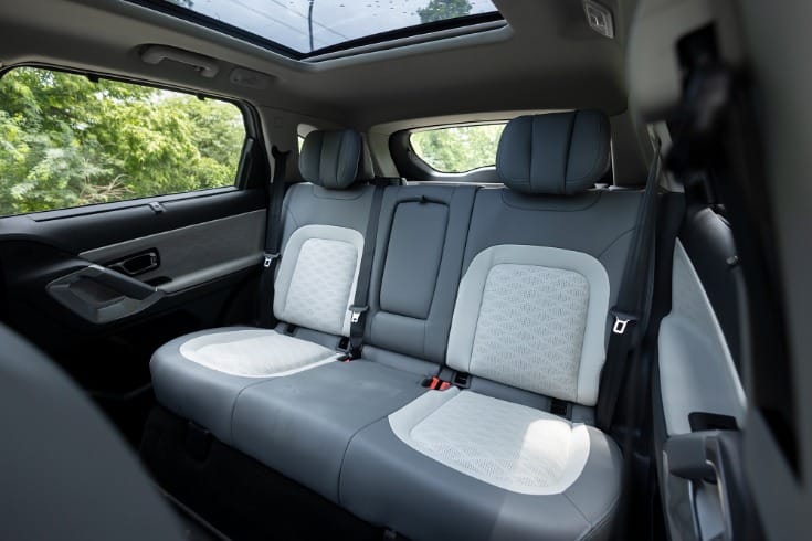 Rear bench is wide to accommodate three occupants and is complemented by a fully-flat floor due to the new acti.ev plus chassis whch eliminates the exhaust tunnel from the rear floor pan.