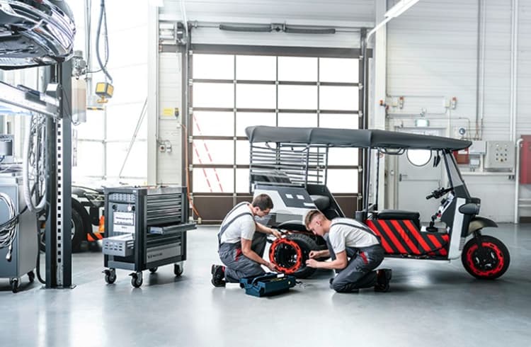 Nunam developed the three prototypes in collaboration with the training team at Audi’s Neckarsulm site, which in turn benefits from the intensive intercultural exchange. Nunam developed the three prototypes in collaboration with the training team at Audi’s Neckarsulm site, which in turn benefits from the intensive intercultural exchange.