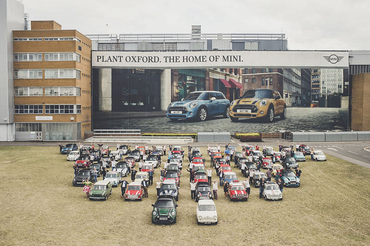 To celebrate 60 years, Mini brought together one car from each year of production, led by 621 AOK – the very first Mini built – with the 10 millionth Mini bringing up the rear.