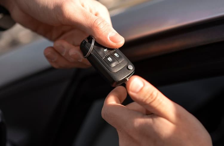 From Physical to Digital: The Evolution of Car Keys in the Age of Smart ...