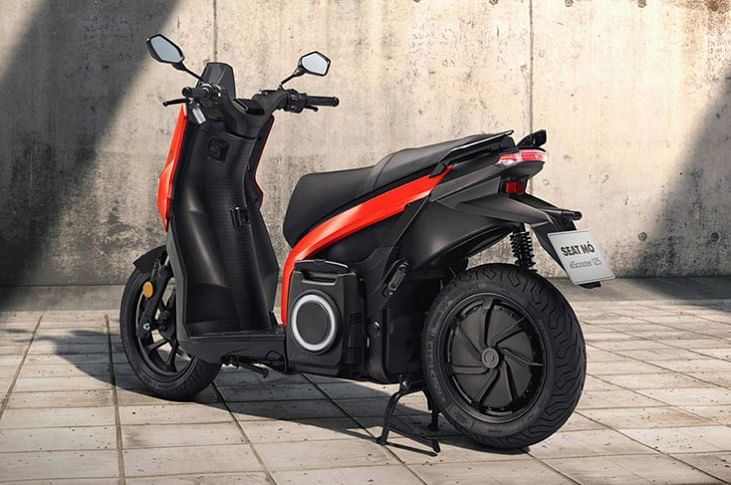 SEAT claims the M&#211; eScooter reaches a top speed of 95kph, and does the 0-50kph sprint in 3.9 seconds,