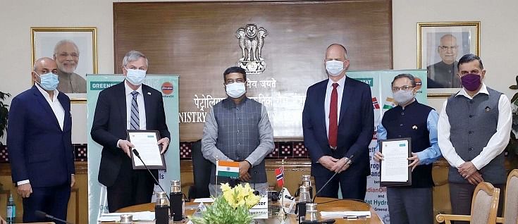 Petroleum Minister Dharmendra Pradhan and Norwegian Ambassador to India, Hans Jacob Frydenlund at the signing ceremony between Indian Oil R&amp;D and Greenstat Hydrogen to set up a CoE on Hydrogen.