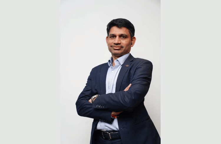 VECV Nears Rs 26,000 Crore Turnover as Leadership Baton Passes to Srinivas