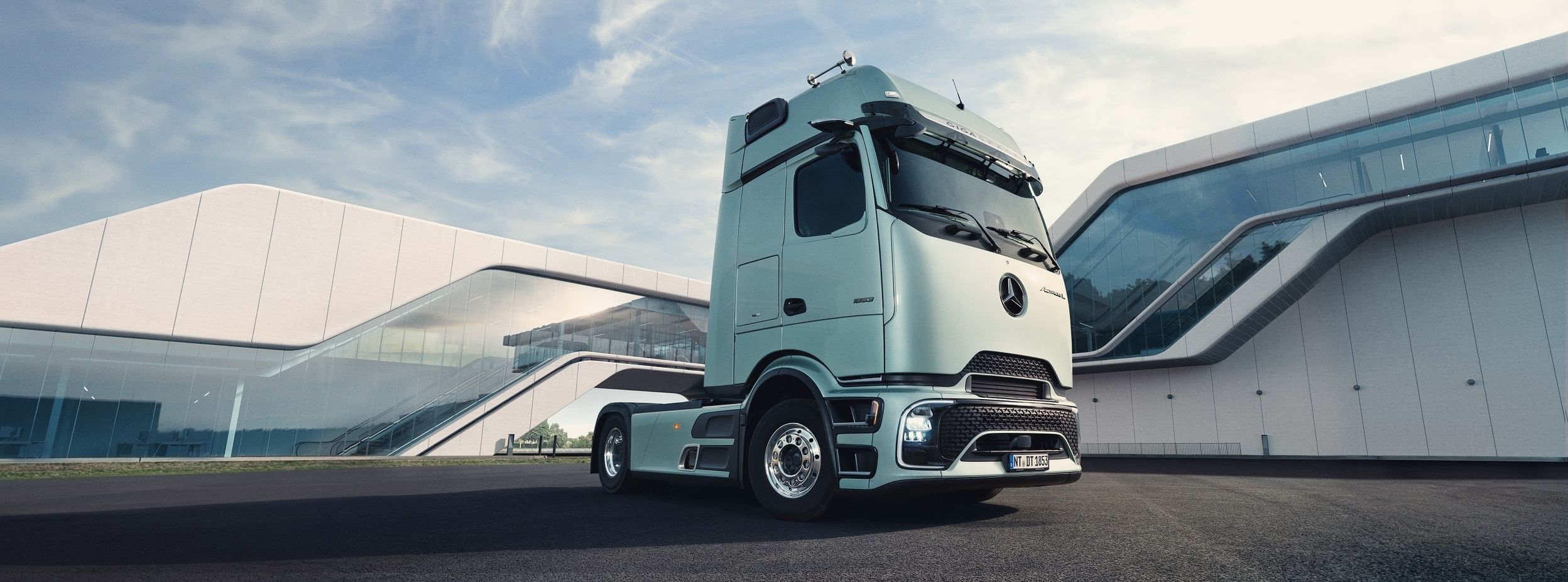 Mercedes-Benz Trucks unveils new, fuel-efficient diesel-engined Actros L